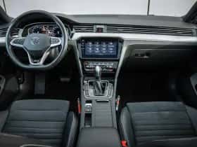 Volkswagen Passat (2022) thumbnail 5