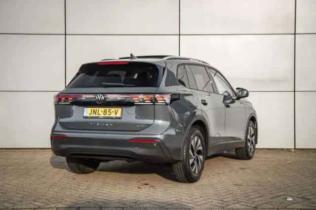 Volkswagen Tiguan (2025) thumbnail 2