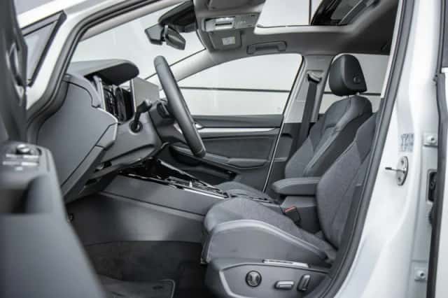 Volkswagen Golf (2026) thumbnail 4
