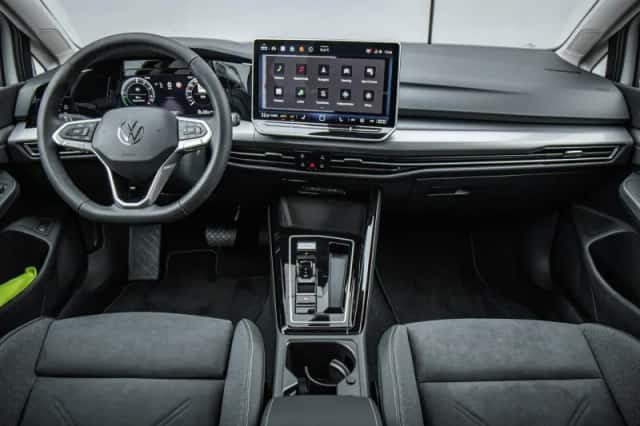 Volkswagen Golf (2026) thumbnail 5
