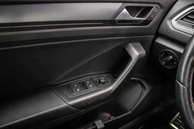 Volkswagen T-Roc (2021) thumbnail 30