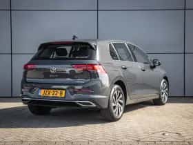 Volkswagen Golf (2022) thumbnail 2
