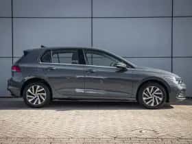 Volkswagen Golf (2022) thumbnail 3
