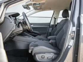Volkswagen Golf (2022) thumbnail 4