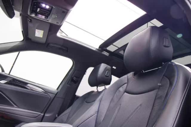 Volkswagen Tiguan (2025) thumbnail 4