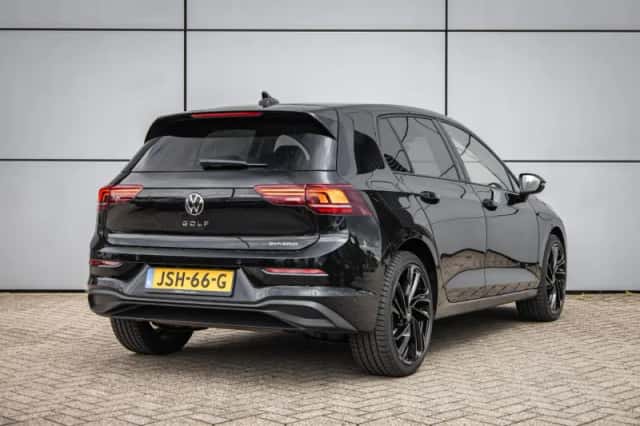 Volkswagen Golf (2025) thumbnail 2