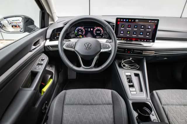 Volkswagen Golf (2025) thumbnail 16