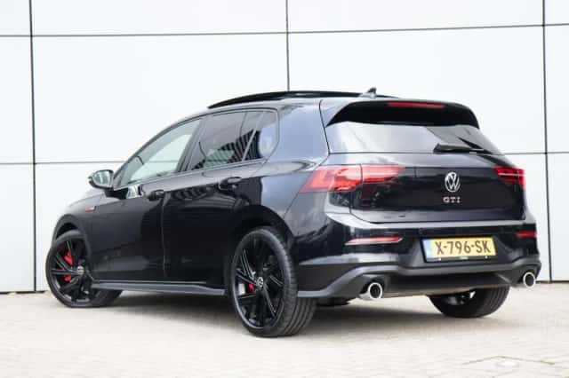 Volkswagen Golf (2023) thumbnail 2