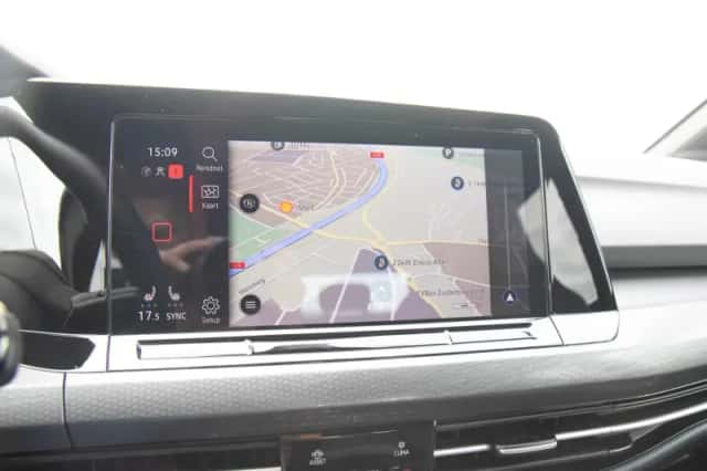 Volkswagen Golf (2023) thumbnail 24