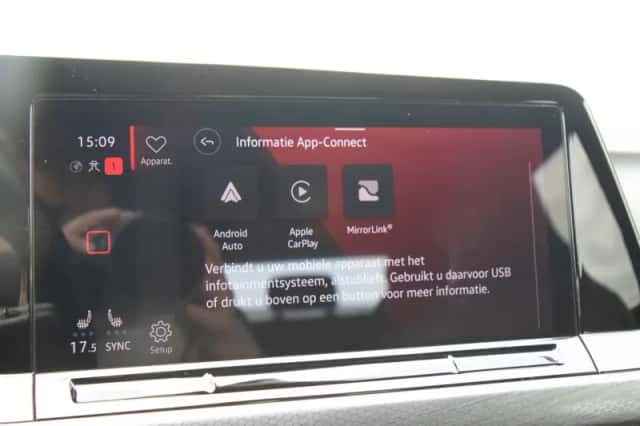 Volkswagen Golf (2023) thumbnail 25