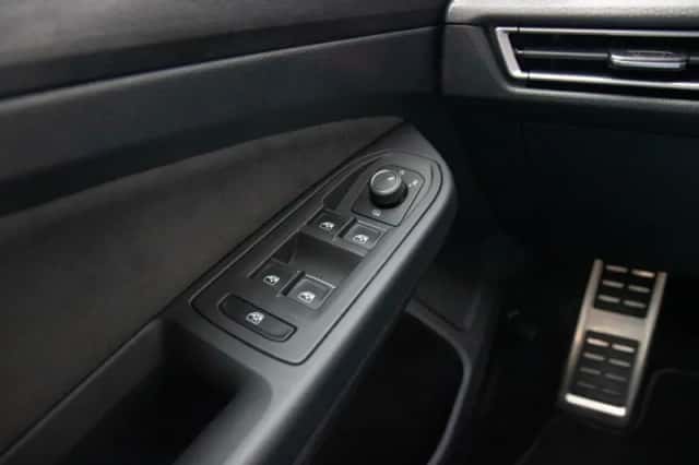 Volkswagen Golf (2023) thumbnail 28