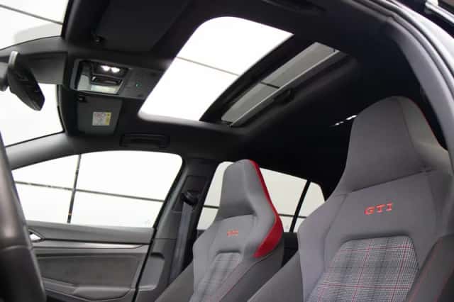 Volkswagen Golf (2023) thumbnail 4