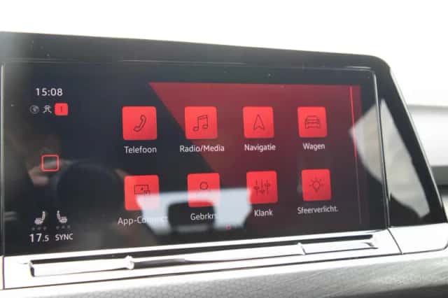 Volkswagen Golf (2023) thumbnail 32