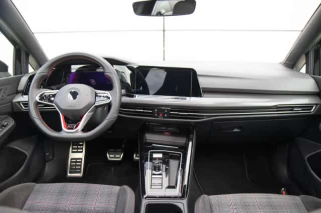 Volkswagen Golf (2023) thumbnail 5