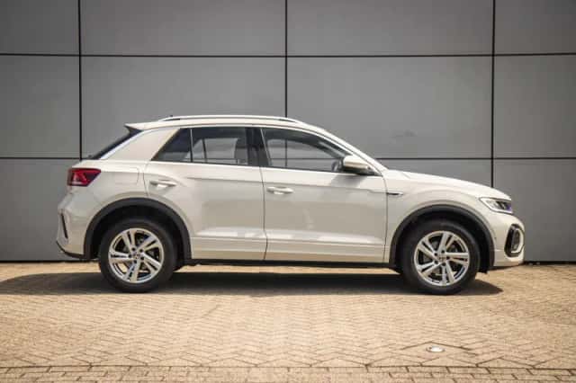 Volkswagen T-Roc (2023) thumbnail 3