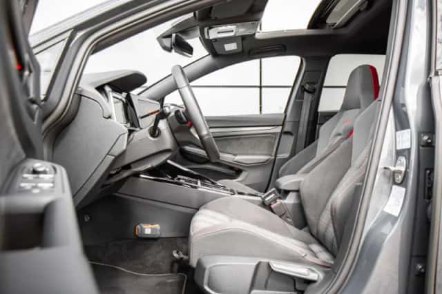 Volkswagen Golf (2024) thumbnail 4