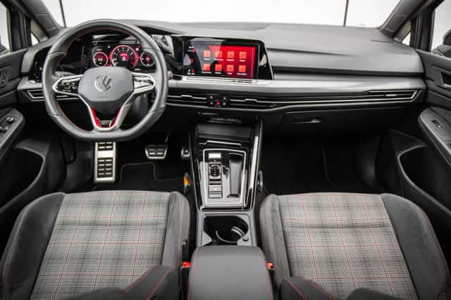 Volkswagen Golf (2024) thumbnail 5