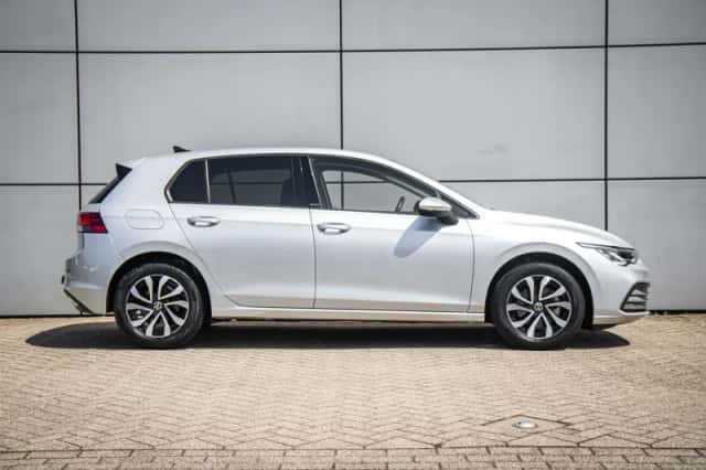 Volkswagen Golf (2022) thumbnail 3