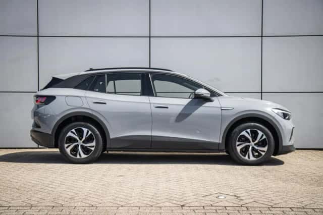 Volkswagen ID.4 (2023) thumbnail 3