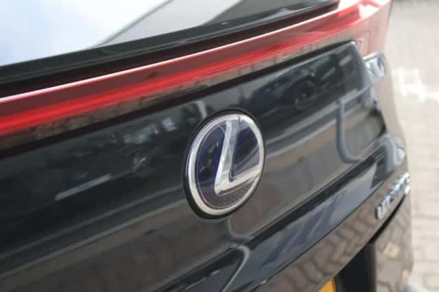 Lexus UX (2020) thumbnail 12