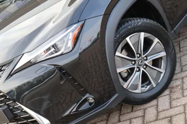 Lexus UX (2020) thumbnail 16