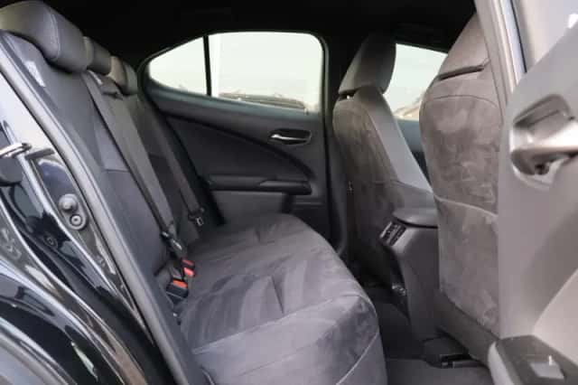 Lexus UX (2020) thumbnail 19