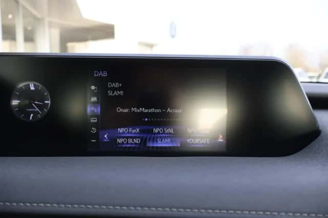 Lexus UX (2020) thumbnail 31