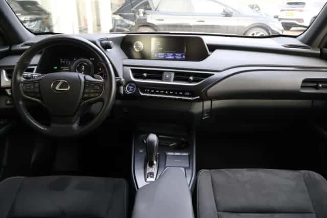 Lexus UX (2020) thumbnail 5