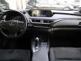 Lexus UX (2020) thumbnail 5