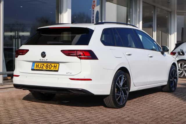 Volkswagen Golf (2025) thumbnail 2