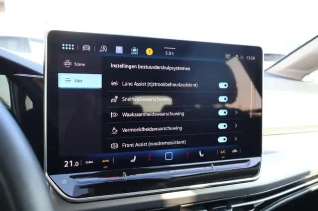 Volkswagen Golf (2025) thumbnail 32