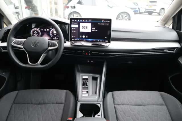Volkswagen Golf (2025) thumbnail 5