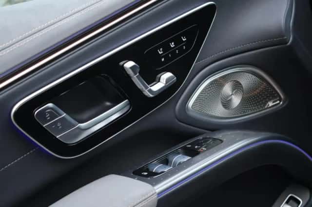 Mercedes-Benz EQS (2022) thumbnail 27