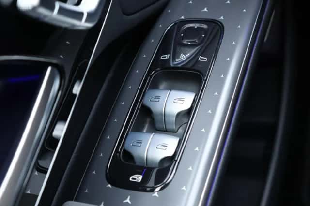 Mercedes-Benz EQS (2022) thumbnail 42