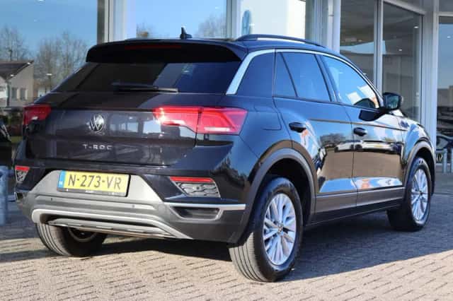 Volkswagen T-Roc (2021) thumbnail 2