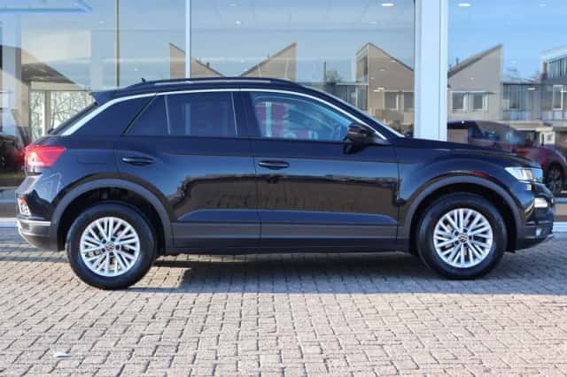 Volkswagen T-Roc (2021) thumbnail 3