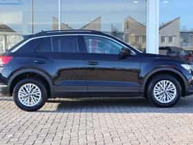 Volkswagen T-Roc (2021) thumbnail 3