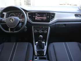 Volkswagen T-Roc (2021) thumbnail 5