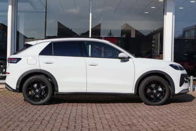 Volkswagen T-Roc (2025) thumbnail 3