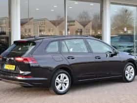 Volkswagen Golf (2023) thumbnail 2