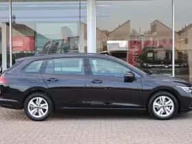 Volkswagen Golf (2023) thumbnail 3
