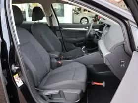 Volkswagen Golf (2023) thumbnail 4