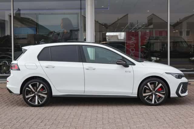 Volkswagen Golf (2025) thumbnail 3
