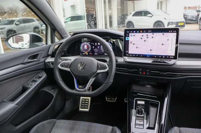 Volkswagen Golf (2025) thumbnail 36