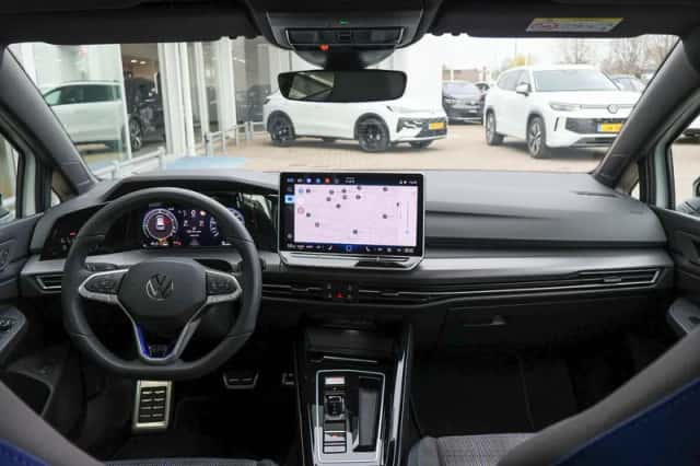 Volkswagen Golf (2025) thumbnail 5