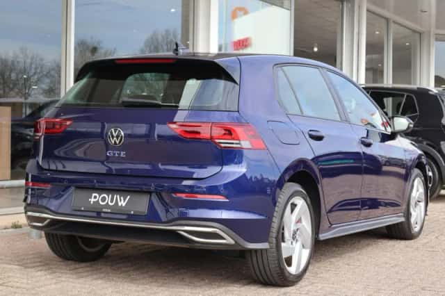 Volkswagen Golf (2022) thumbnail 2