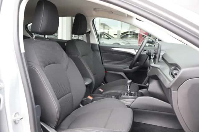 Ford Focus (2024) thumbnail 4