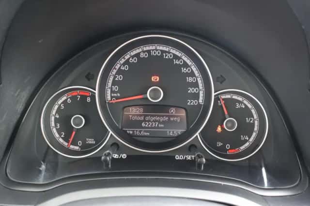 Volkswagen Up! (2021) thumbnail 19