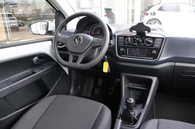 Volkswagen Up! (2021) thumbnail 23