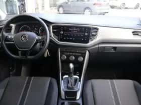 Volkswagen T-Roc (2021) thumbnail 5